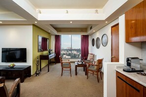 Suite, 1 Bedroom, Balcony | Living room