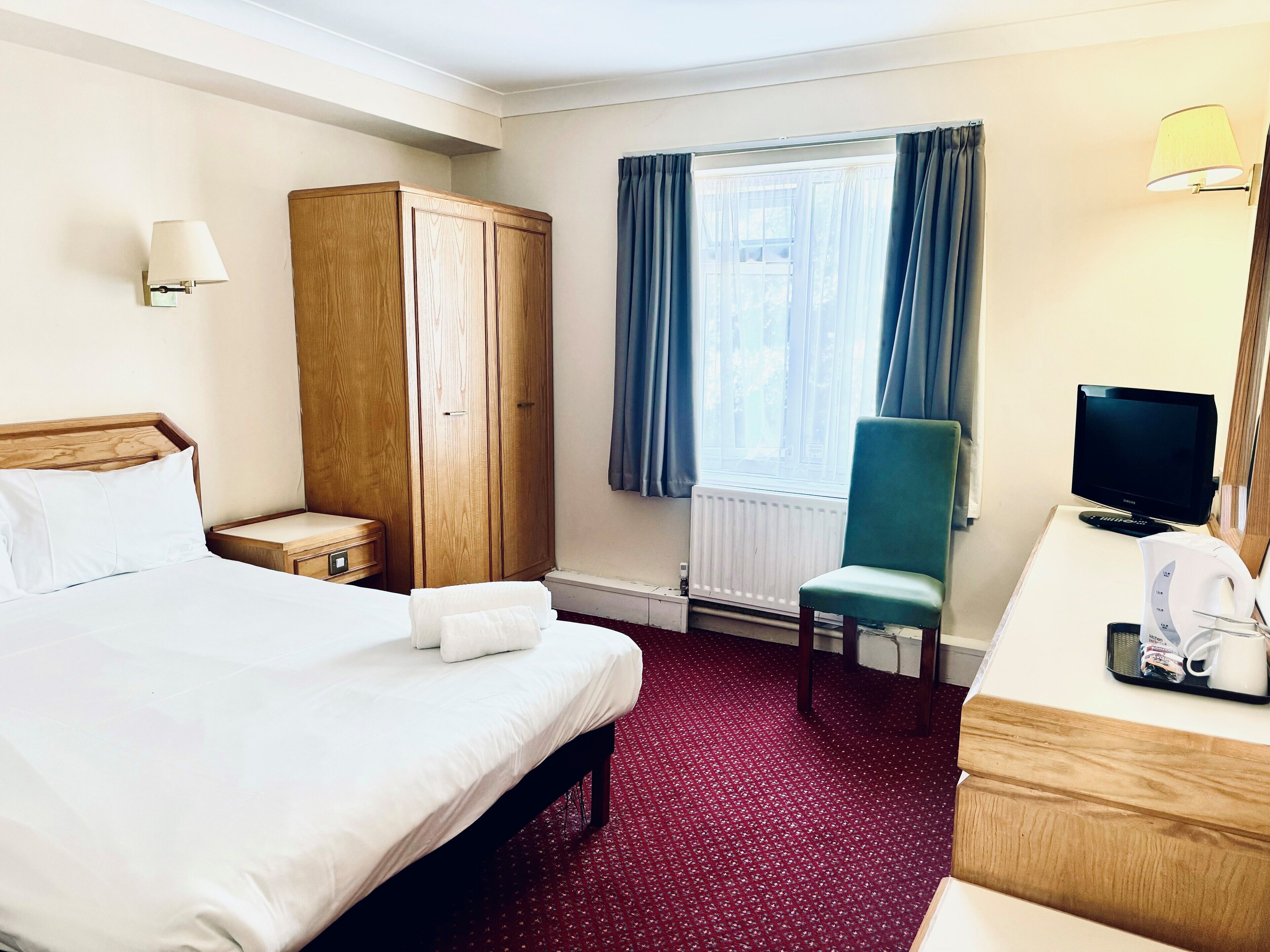 Dobbeltrom | Safe på rommet, skrivebord, wi-fi (inkludert) og sengetøy