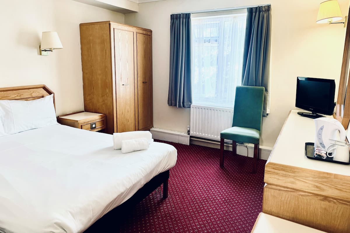 Double Room | In-room safe, desk, free WiFi, bed sheets
