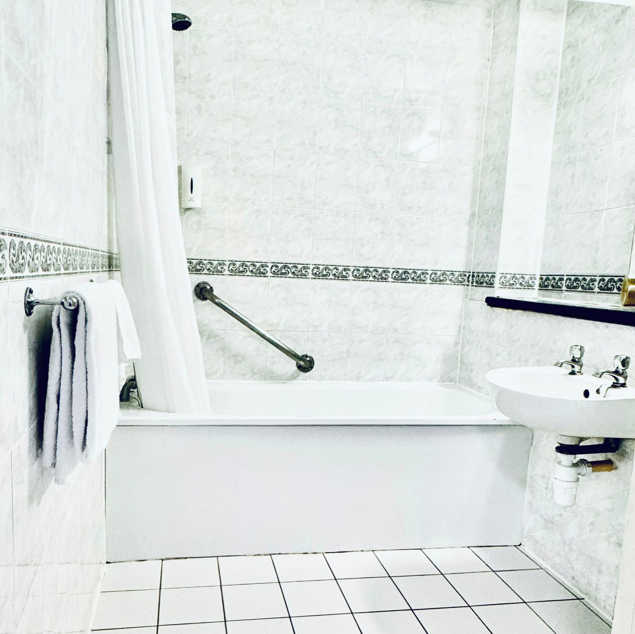 combined shower/bathtub, free toiletries, hair dryer, towels