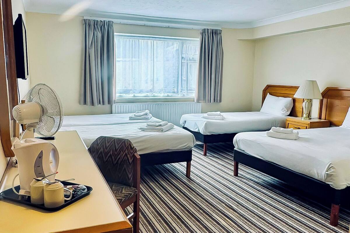 family room sleeps 4 | in-room safe, desk, free wifi, bed sheets