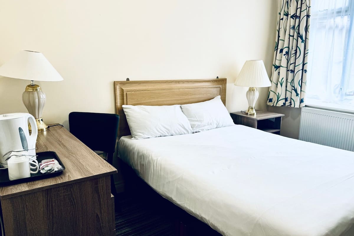 double room | in-room safe, desk, free wifi, bed sheets