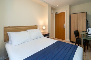 Tweepersoonskamer | Een kluis op de kamer, een bureau, gratis wifi, beddengoed