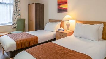 Executive Twin Room | In-room safe, desk, free WiFi, bed sheets