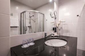 Hårføner og håndklær
