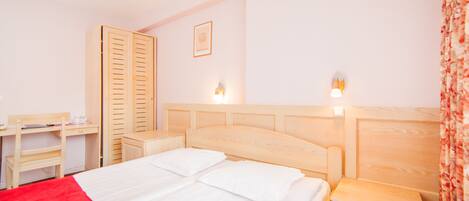 Minibar, desk, free WiFi, bed sheets