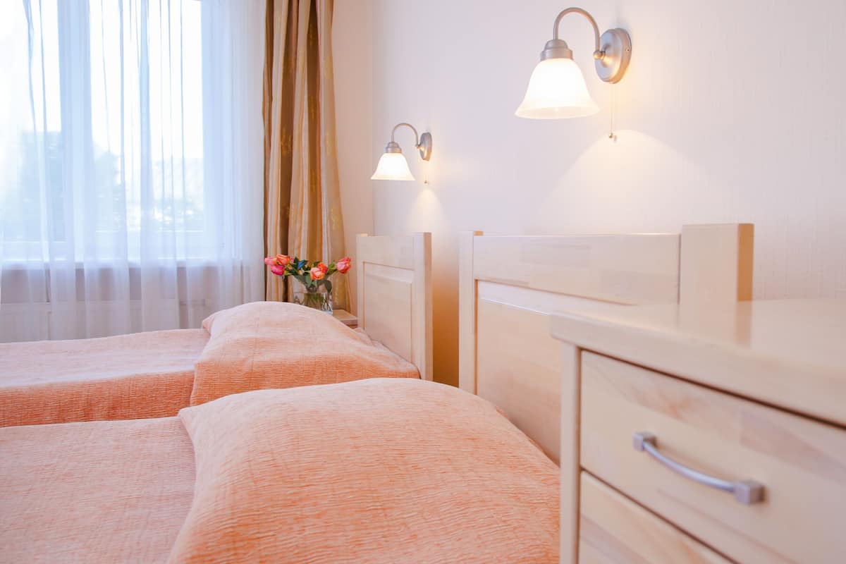 Triple Room | Minibar, desk, free WiFi, bed sheets