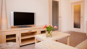 Minibar, escritorio, wifi gratis y ropa de cama 