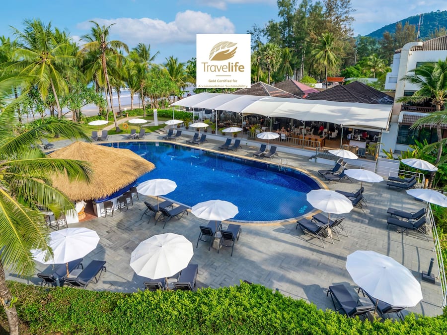 4 piscinas al aire libre (de 08:00 a 20:00), sombrillas, tumbonas