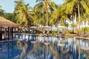 4 outdoor pools, open 8:00 AM to 8:00 PM, pool umbrellas, sun loungers