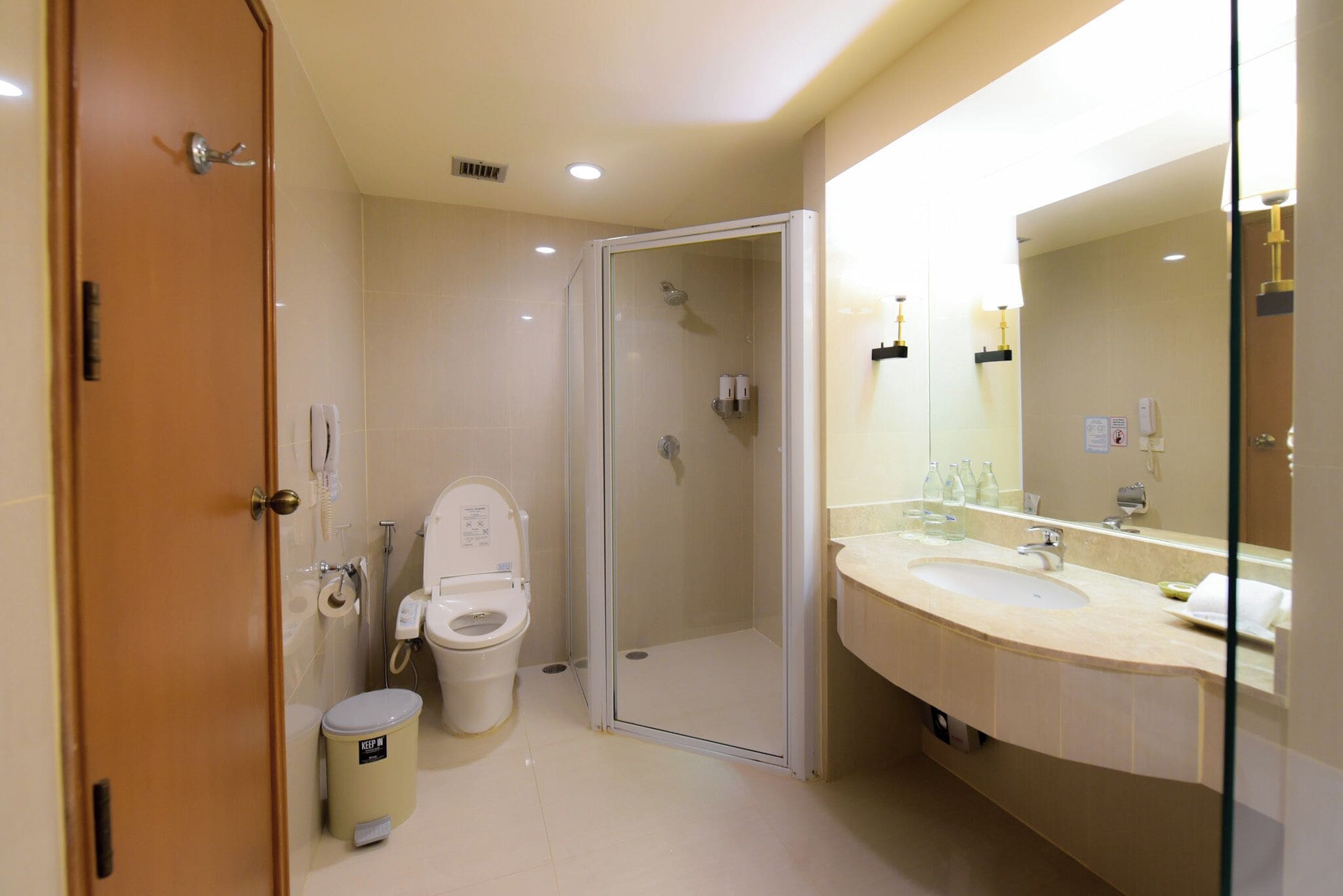 suite | bathroom | combined shower/bathtub, free toiletries, hair dryer, bathrobes