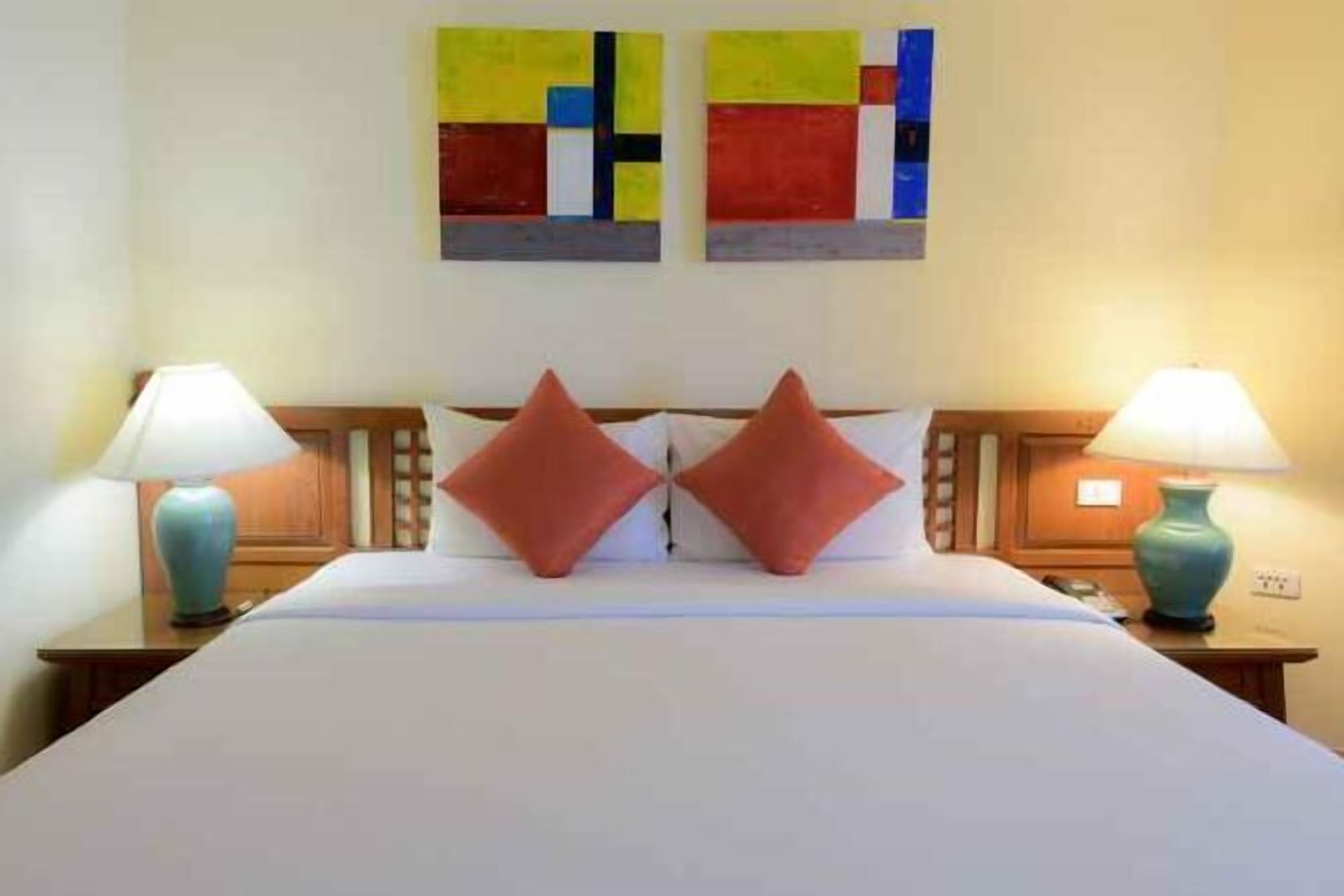 Premium bedding, minibar, in-room safe, desk