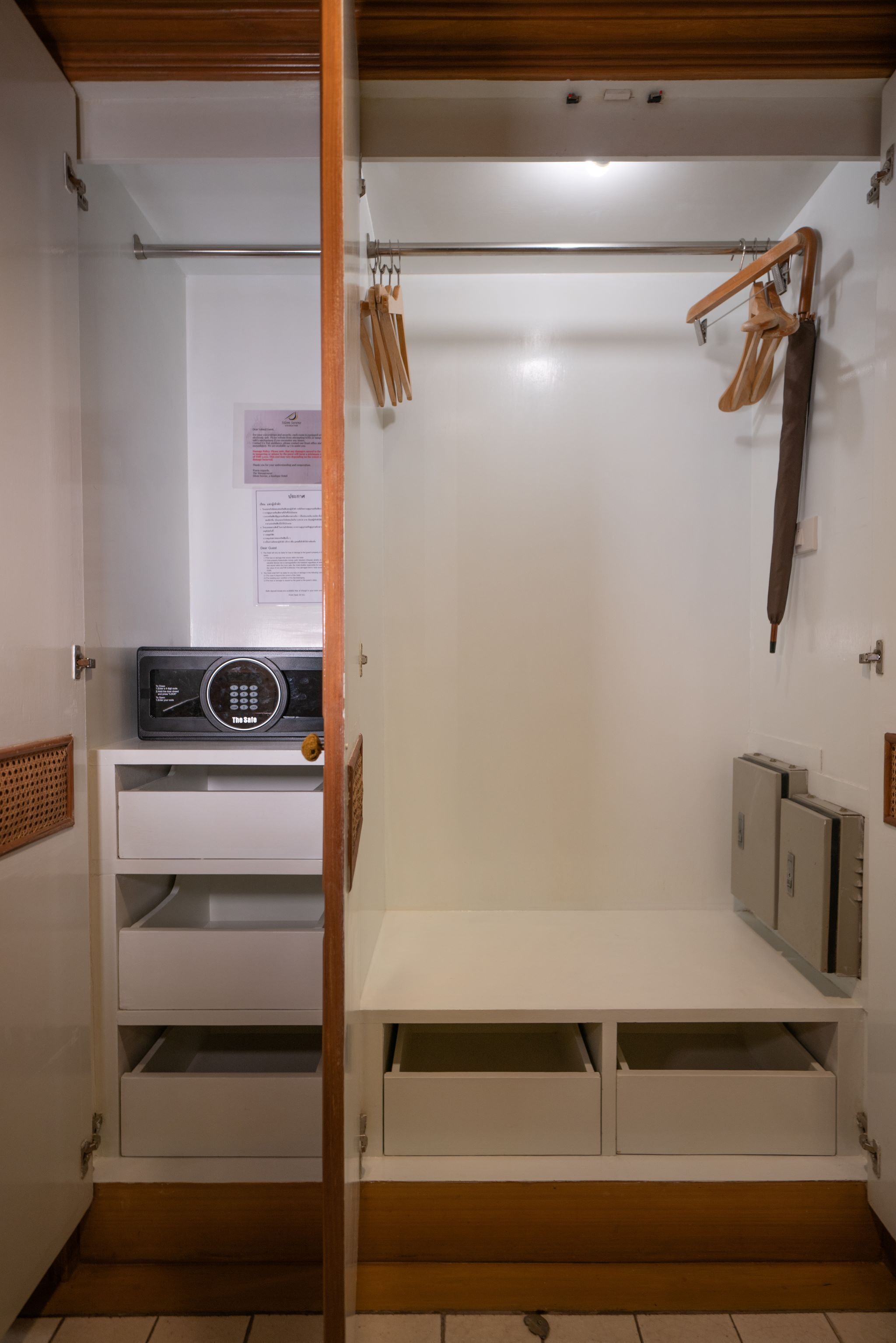 suite, 2 bedrooms | wardrobe