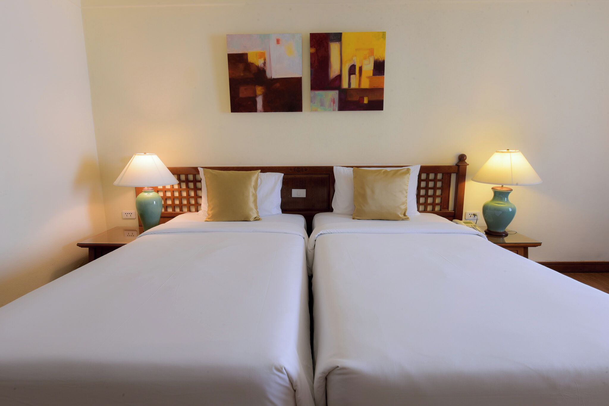 deluxe twin room | 1 bedroom, premium bedding, minibar, in-room safe