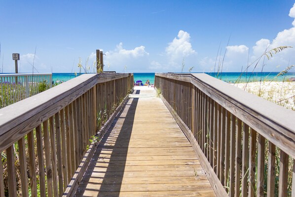 Sur la plage, sable blanc