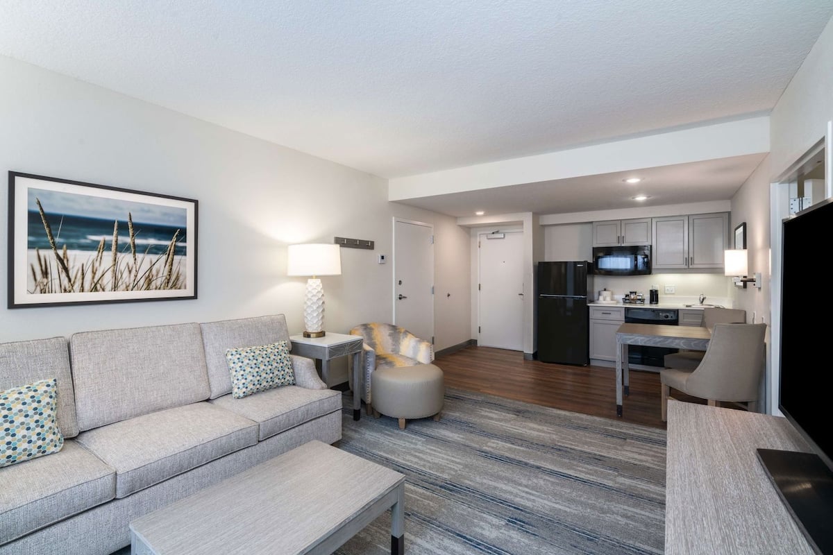 Vardagsrum | 50-tums LCD-tv med satellitkanaler och tv