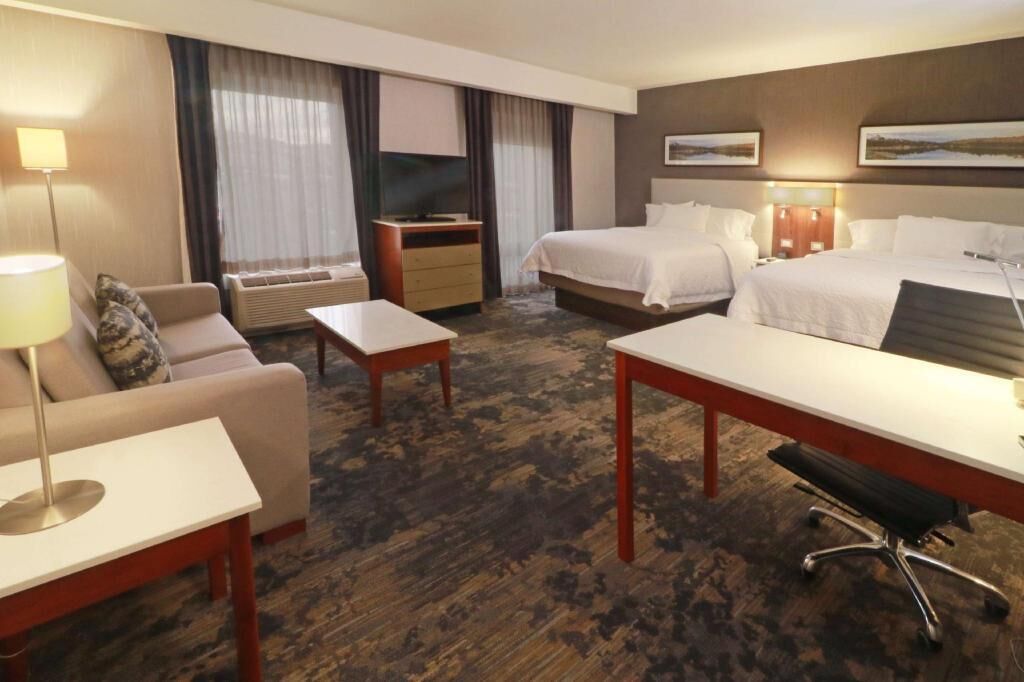 Premium bedding, in-room safe, desk, blackout curtains