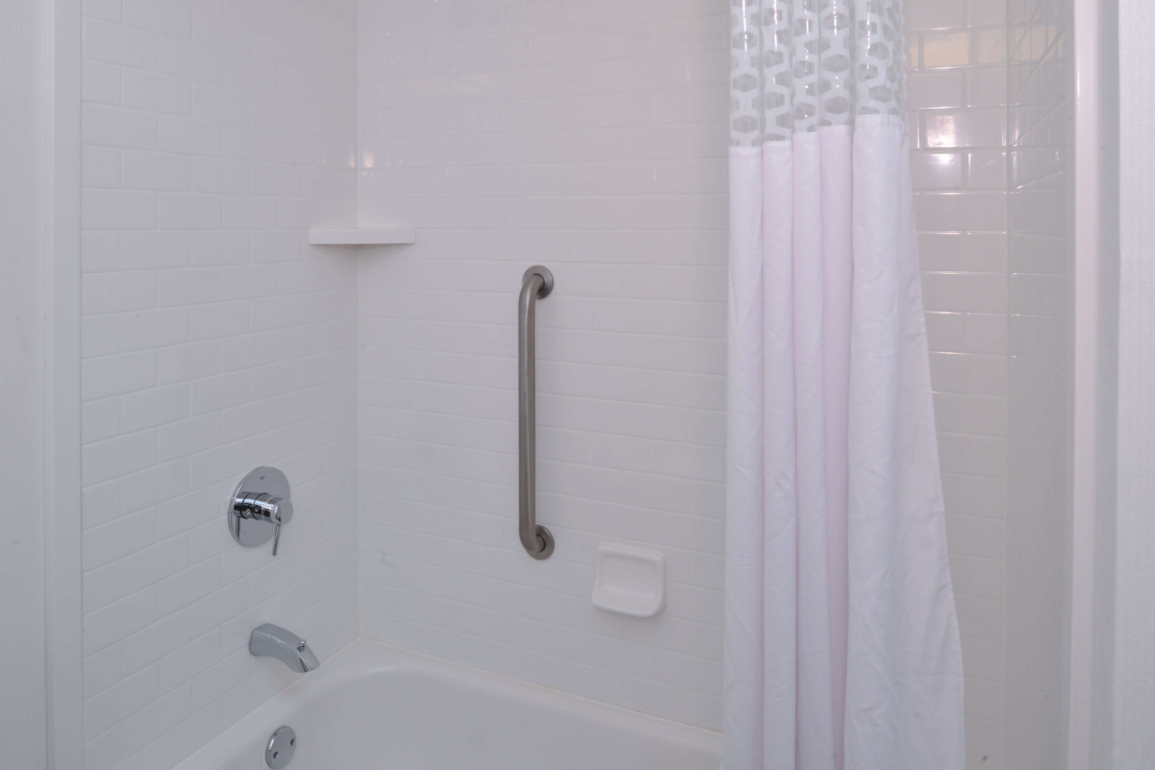 combined shower/bathtub, free toiletries, hair dryer, towels