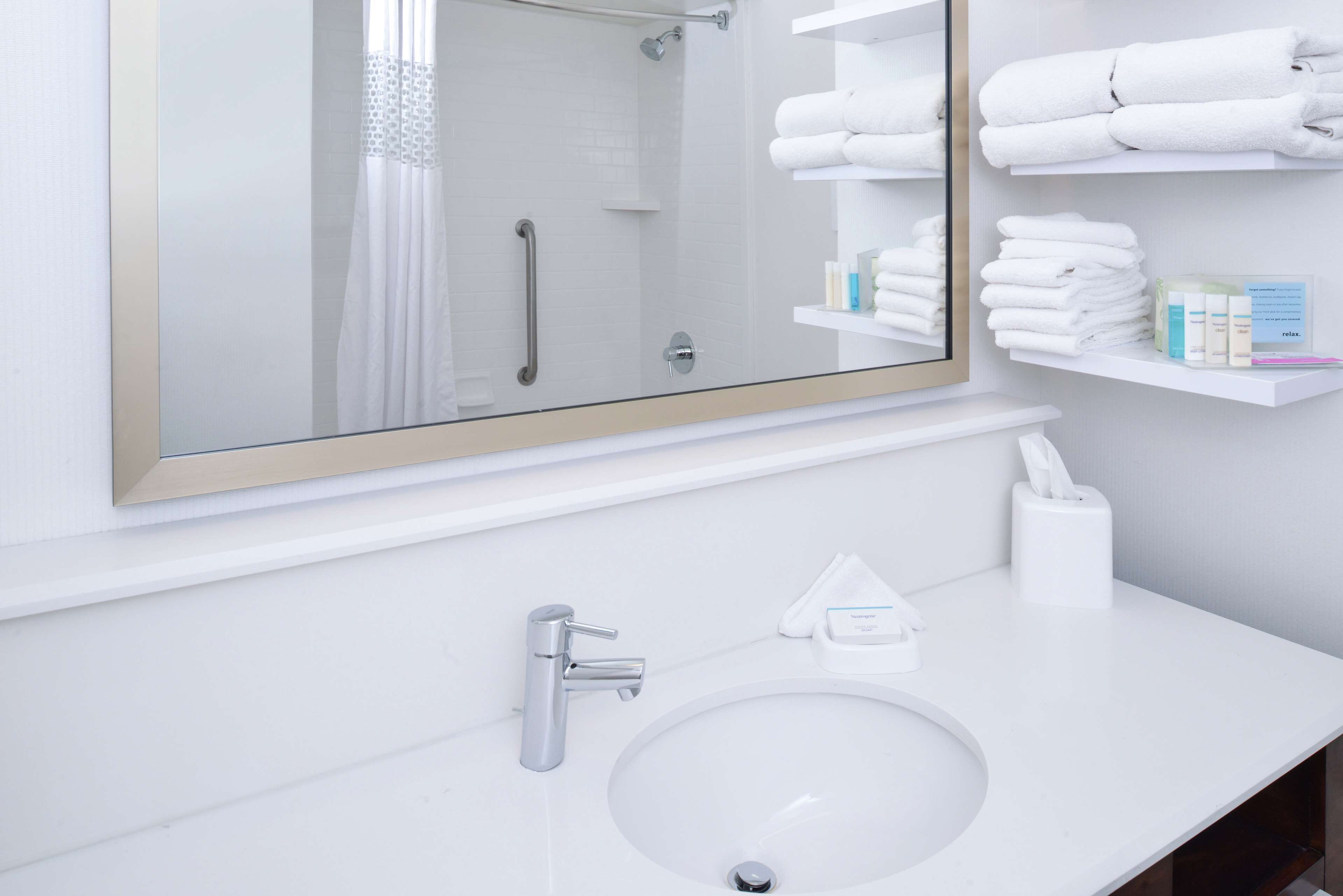 combined shower/bathtub, free toiletries, hair dryer, towels