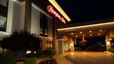 Facciata della struttura - sera/notte