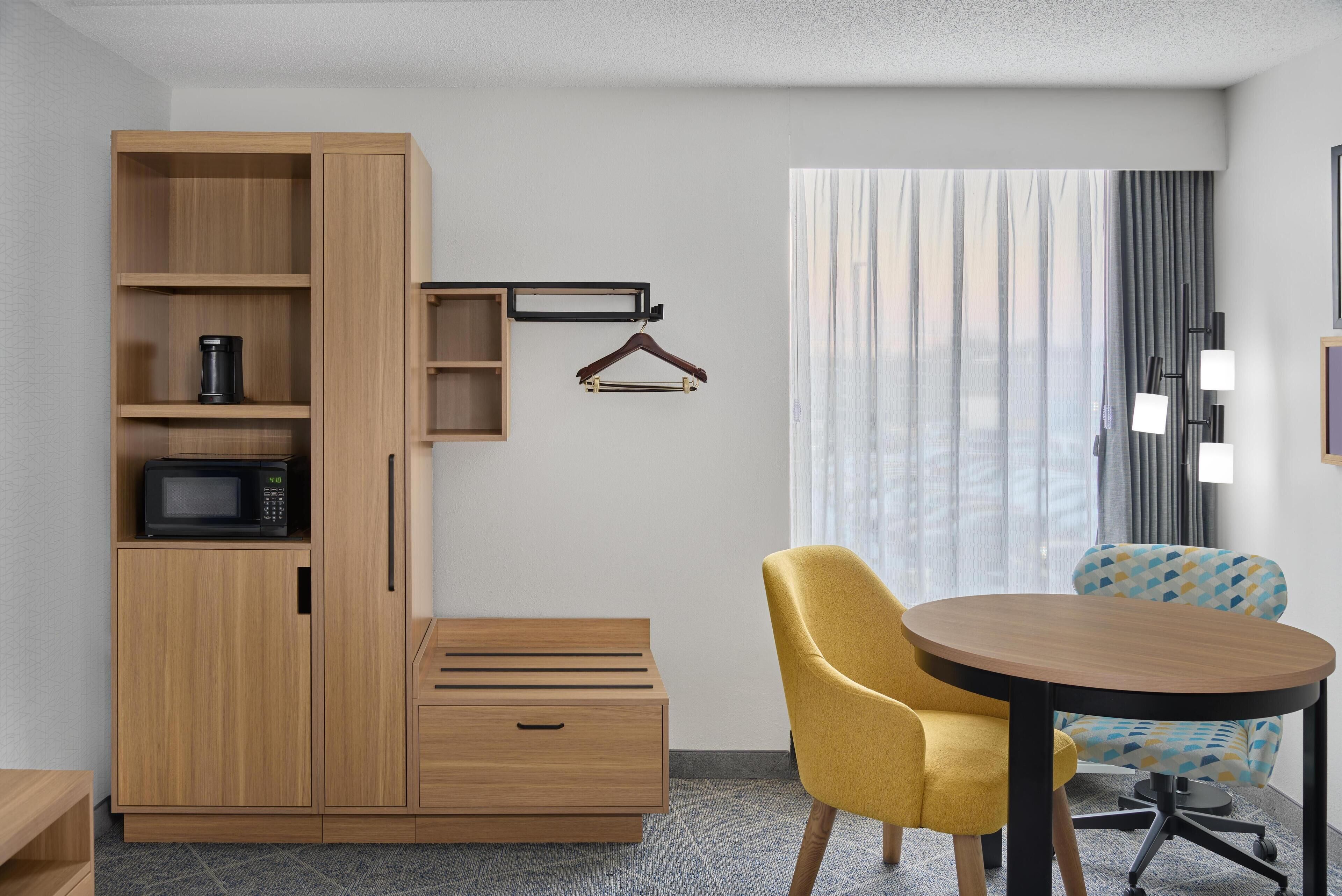 Literie de qualité, couette en duvet, rideaux d’obscurcissement