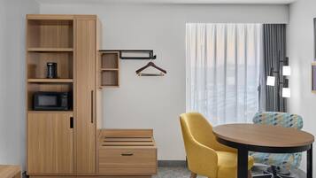 Literie de qualité, couette en duvet, rideaux d’obscurcissement