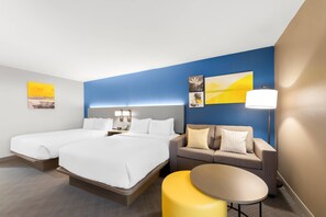 Habitación, 2 camas Queen size, con acceso para personas discapacitadas, para no fumadores | Escritorio, tabla de planchar con plancha, wifi gratis y ropa de cama 