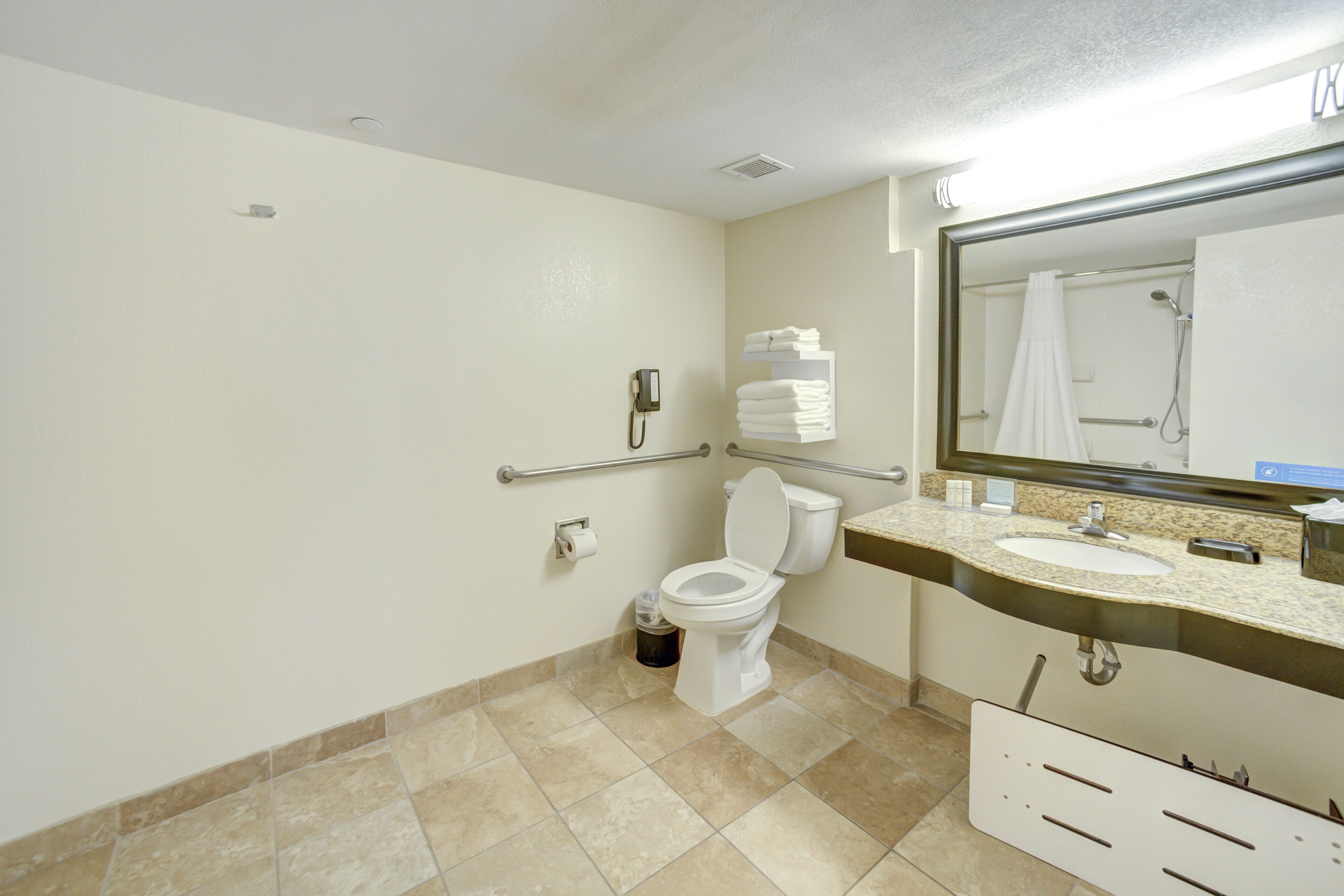 combined shower/bathtub, free toiletries, hair dryer, towels