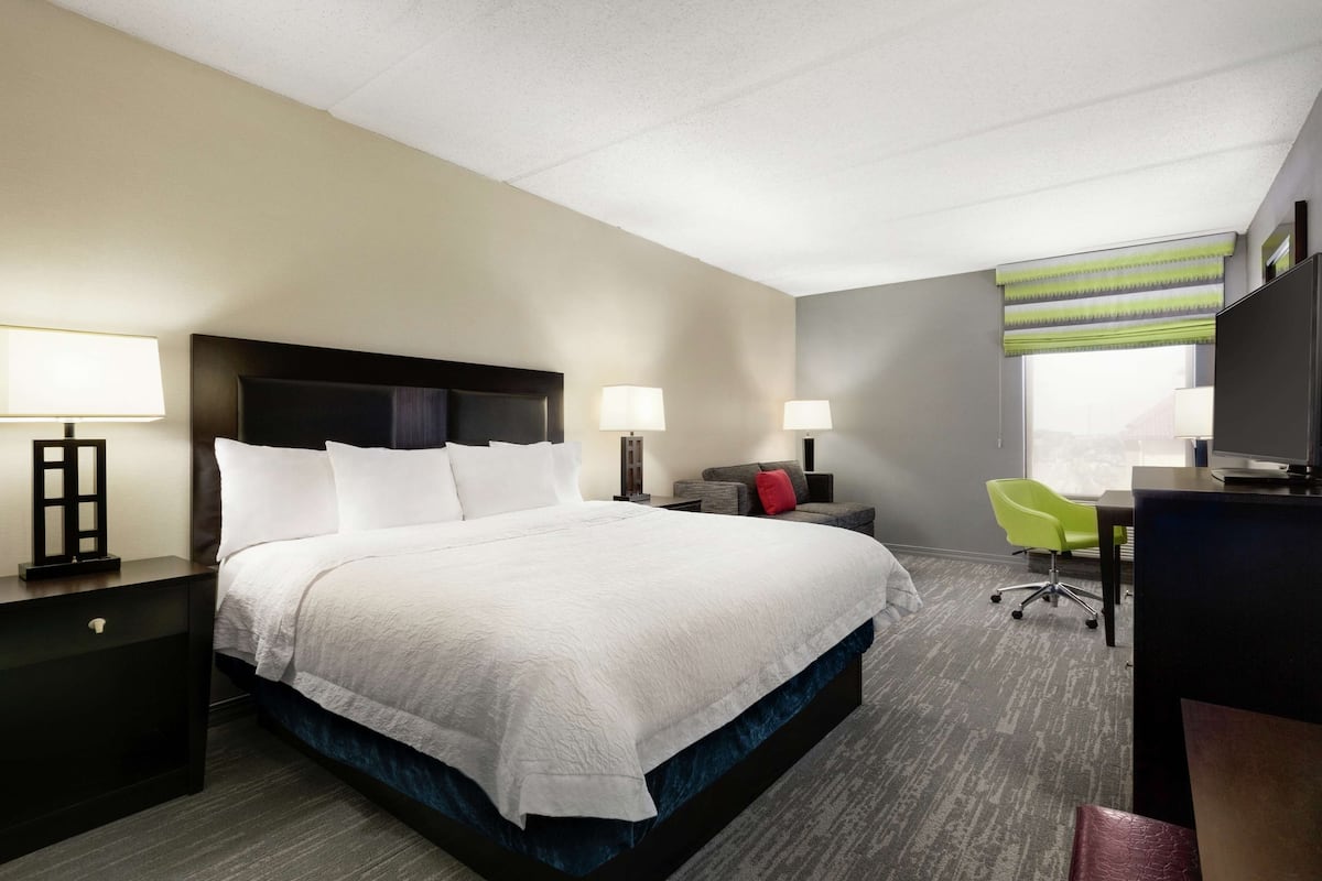 Study 1 King w/Sofabed | Premium bedding, desk, laptop workspace, blackout drapes