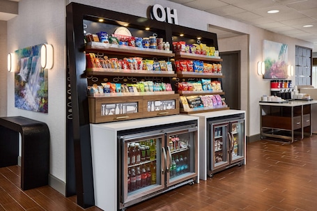 Snack bar. Hampton Inn Massillon