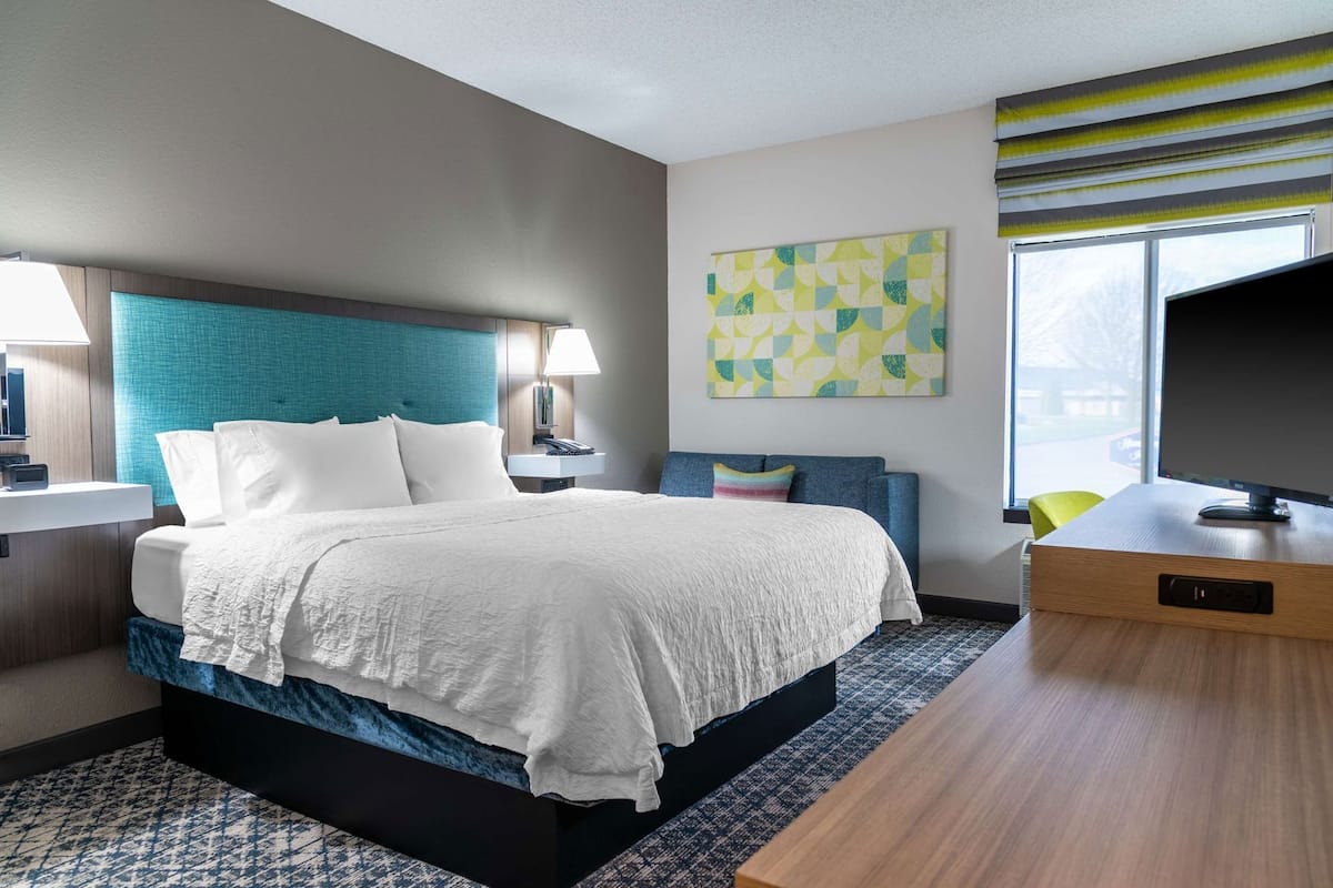 Hypo-allergenic bedding, down comforters, pillowtop beds, minibar