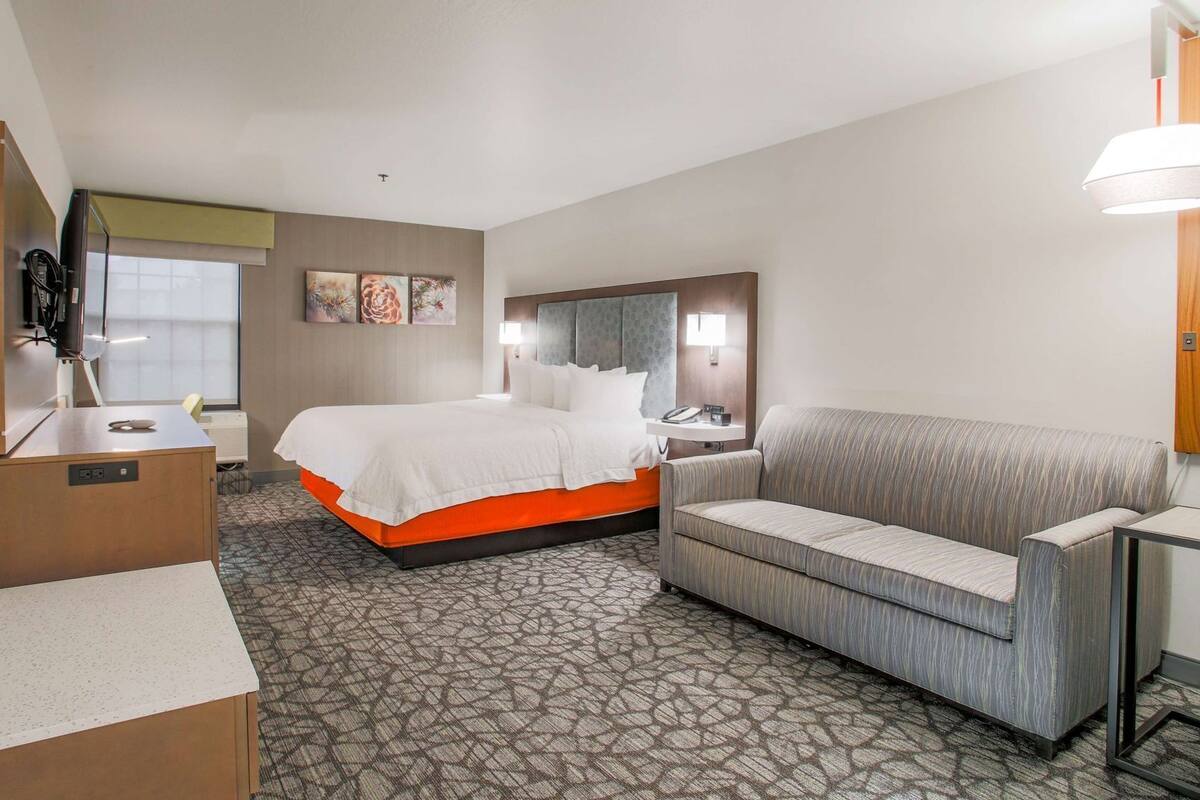 In-room safe, laptop workspace, iron/ironing board