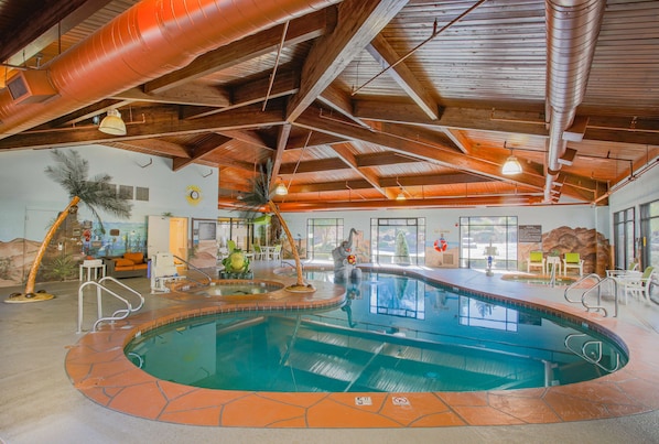 Indoor pool, sun loungers