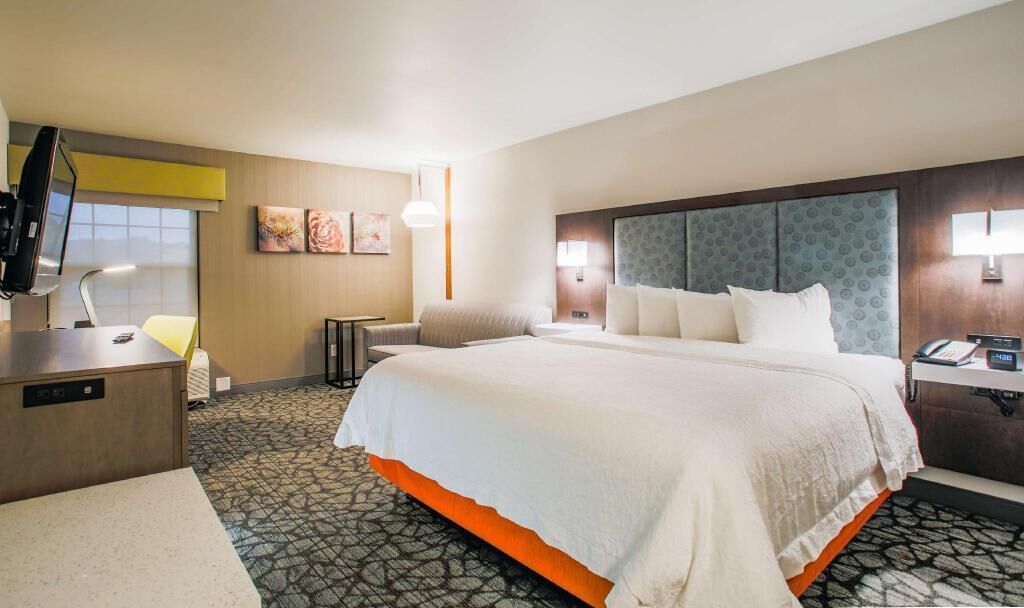 In-room safe, laptop workspace, iron/ironing board