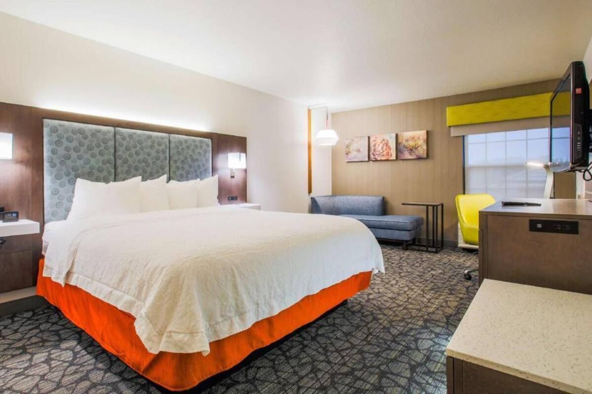 In-room safe, laptop workspace, iron/ironing board