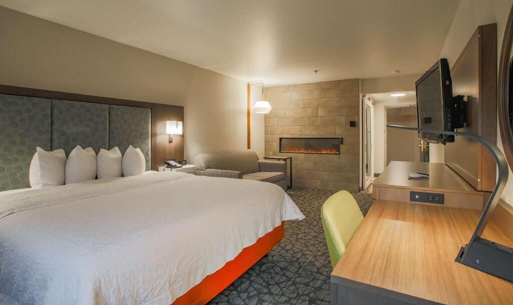 In-room safe, laptop workspace, iron/ironing board