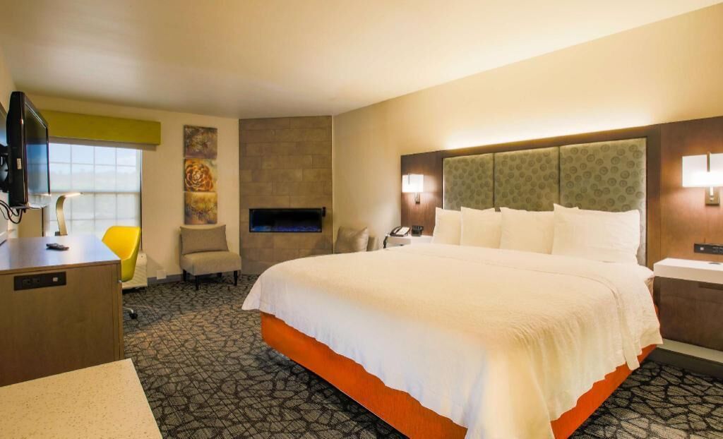 In-room safe, laptop workspace, iron/ironing board