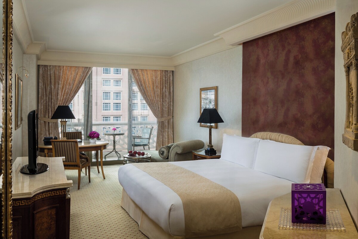 Ropa de cama de alta calidad, colchones con pillow-top y minibar 