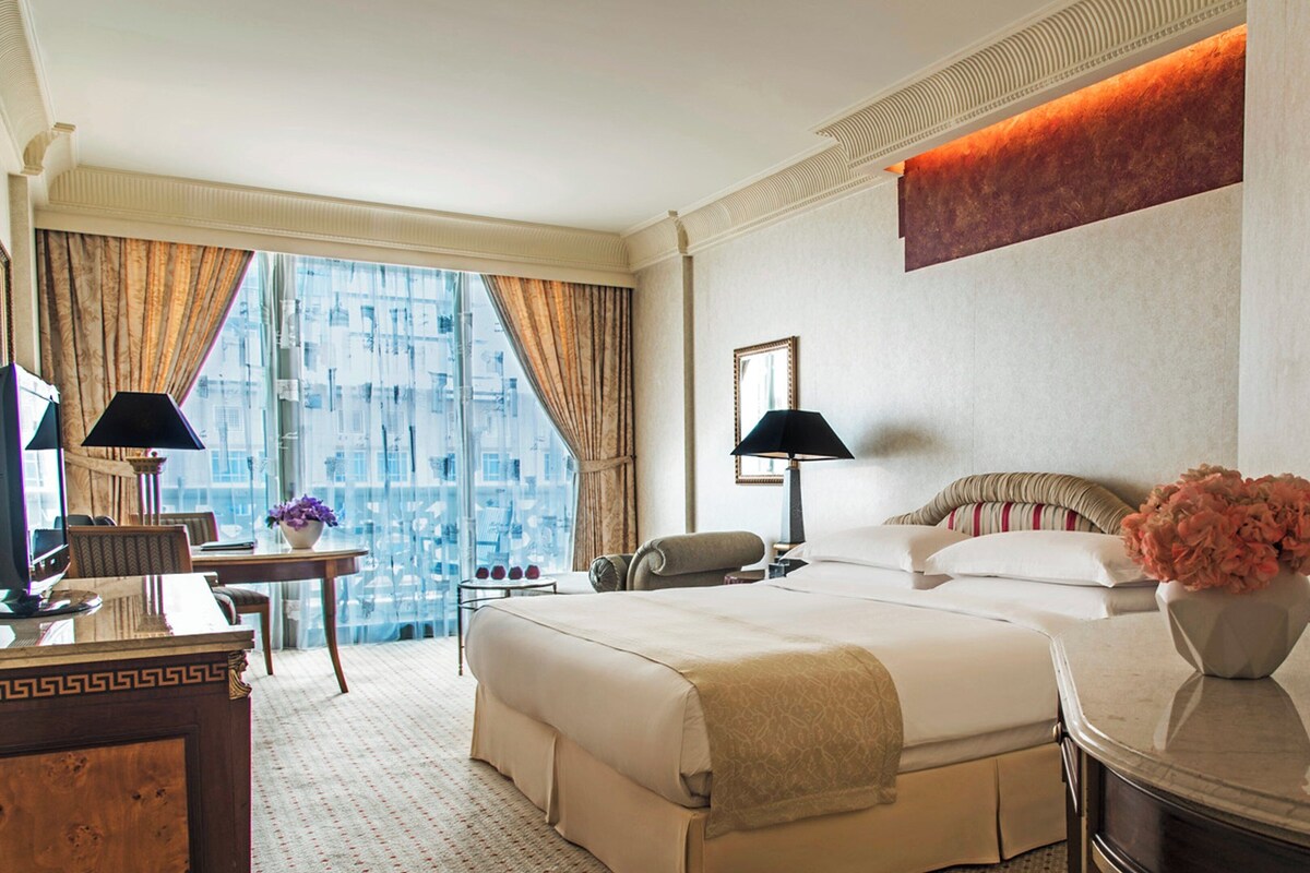 Ropa de cama de alta calidad, colchones con pillow-top y minibar 