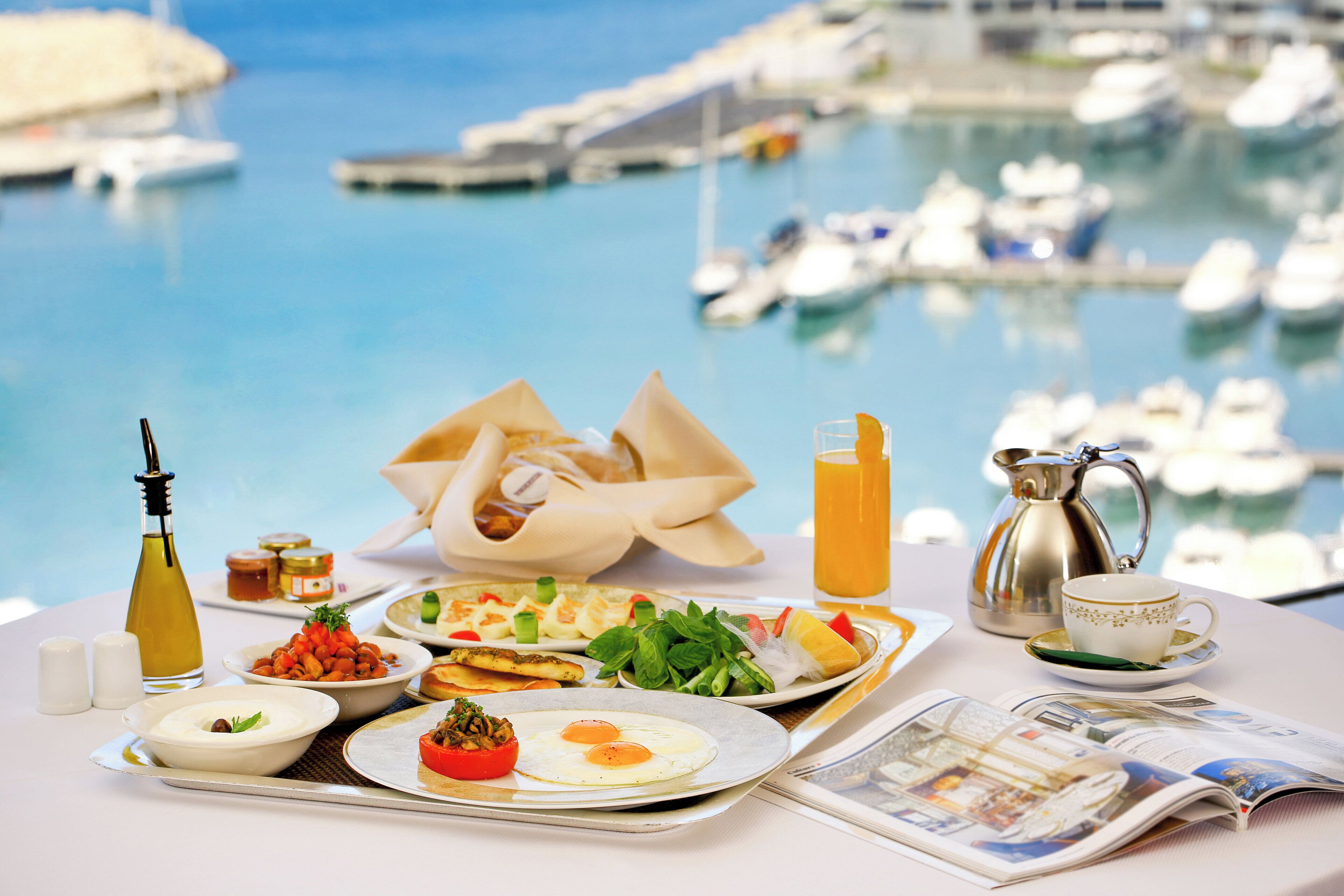 3 restaurants, breakfast, lunch, dinner served; international cuisine