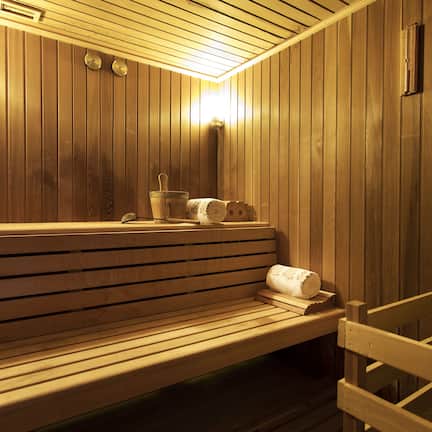 Couples treatment rooms, body treatments, hydrotherapy, aromatherapy
