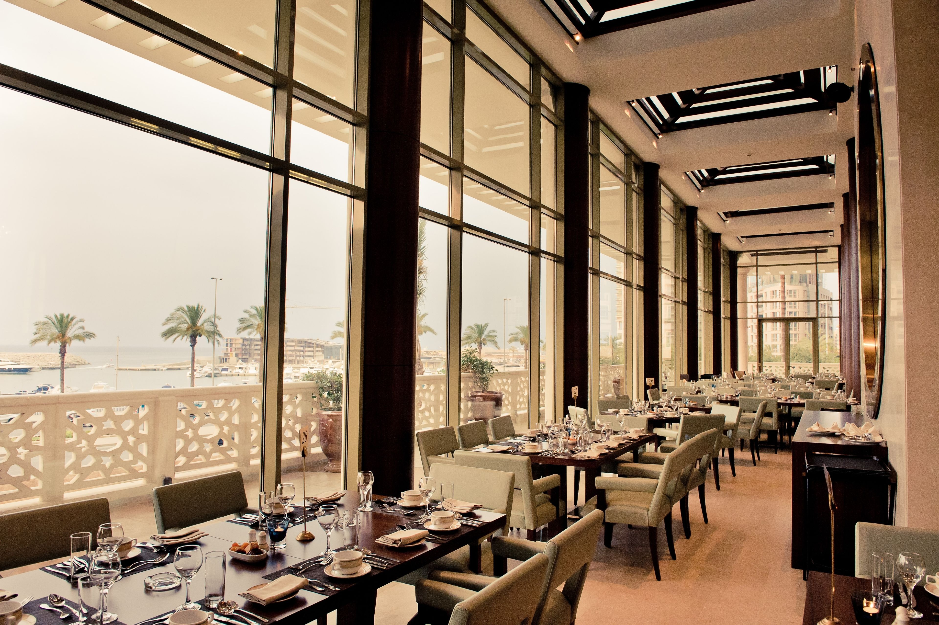 3 restaurants, breakfast, lunch, dinner served; international cuisine