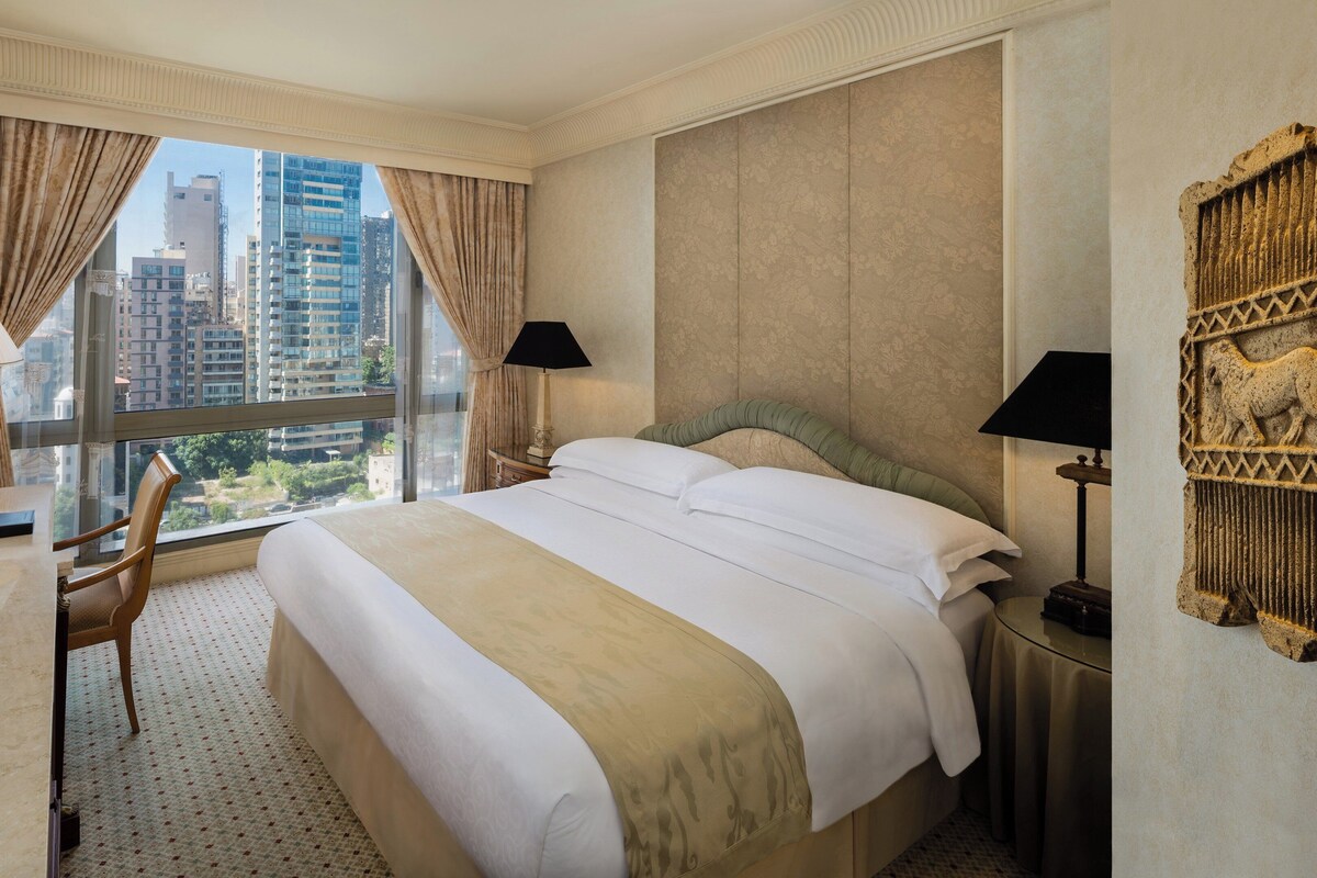 Ropa de cama de alta calidad, colchones con pillow-top y minibar 