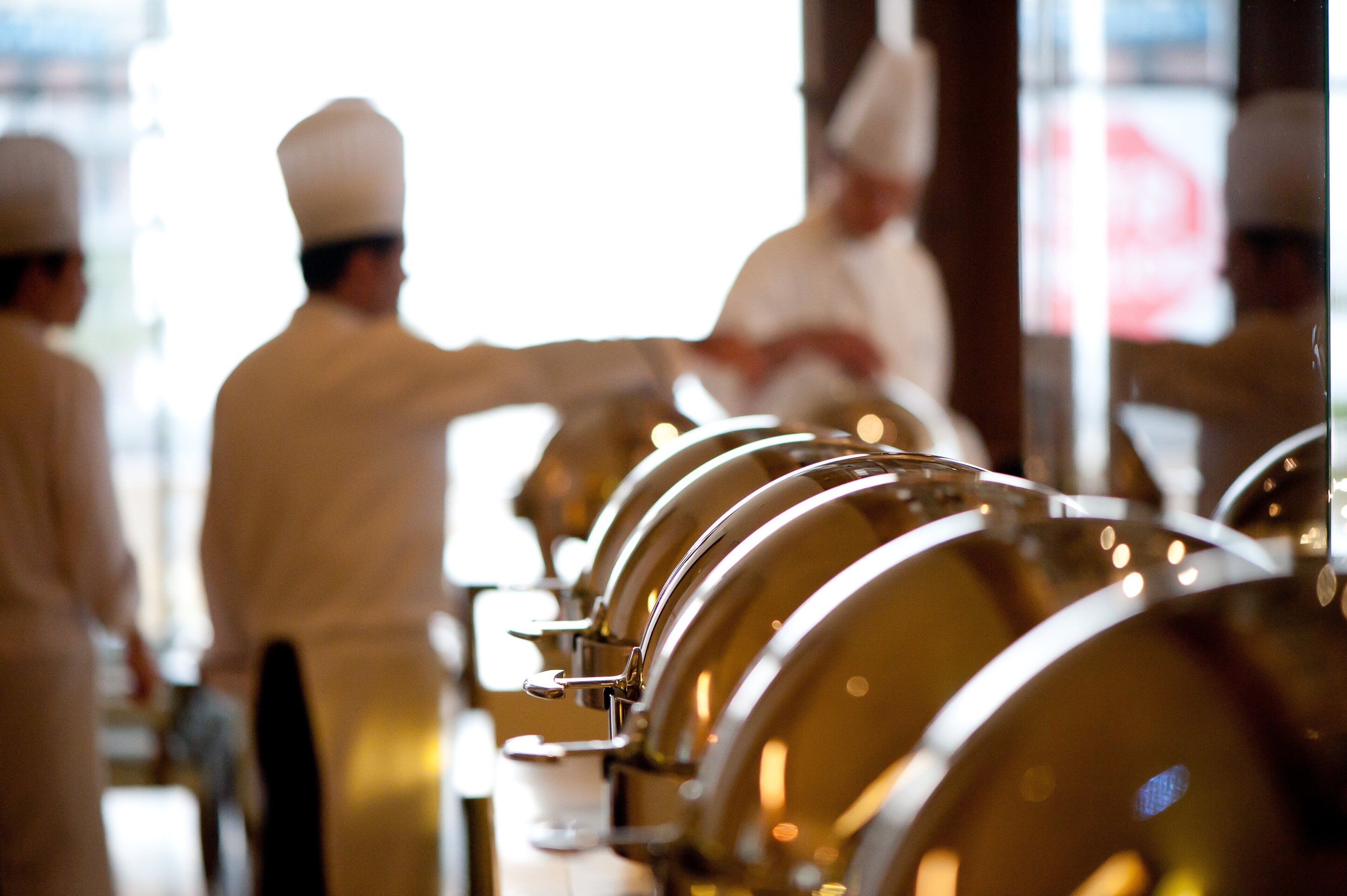 3 restaurants, breakfast, lunch, dinner served; international cuisine