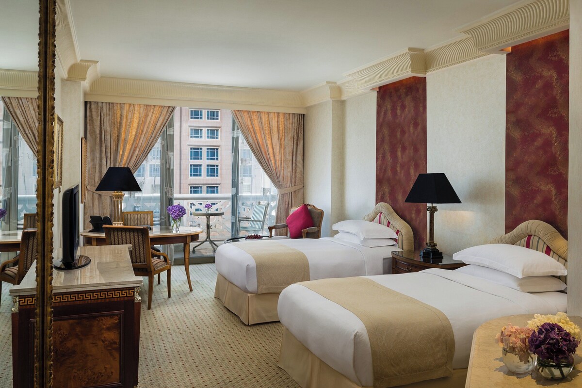 Ropa de cama de alta calidad, colchones con pillow-top y minibar 