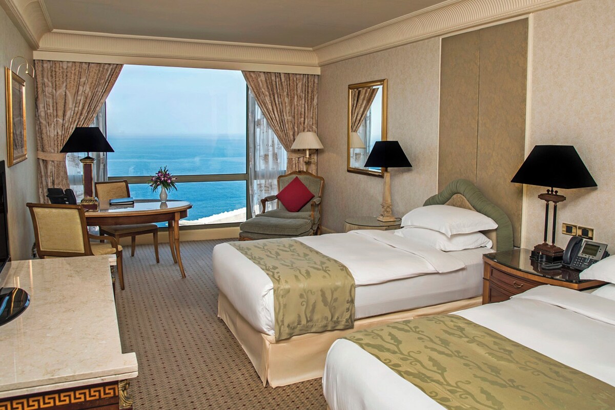 Ropa de cama de alta calidad, colchones con pillow-top y minibar 