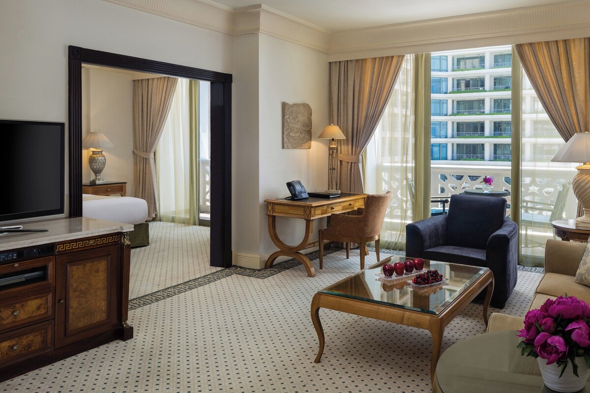 Ropa de cama de alta calidad, colchones con pillow-top y minibar 