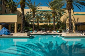 Quarto clÔssico, 1 cama King, acesso à piscina | Terraço/pÔtio