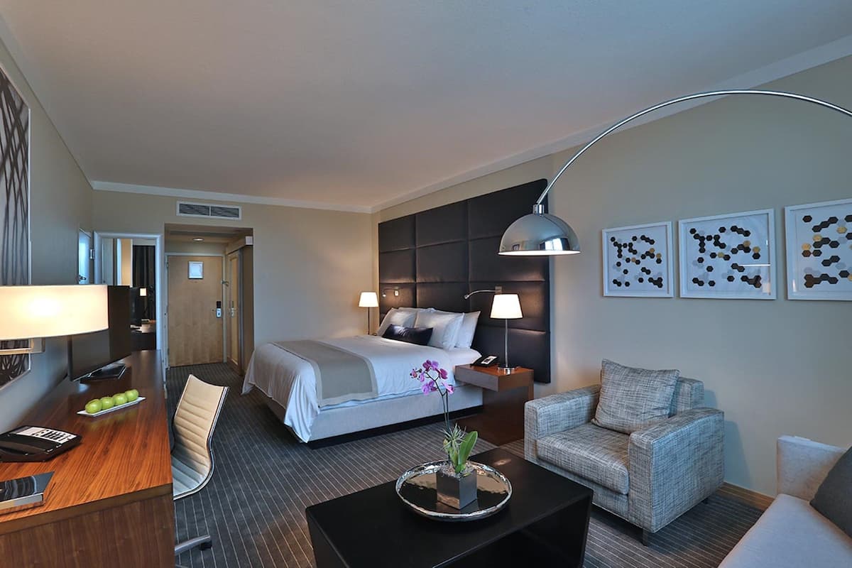 Sengetøy av topp kvalitet, senger med overmadrass og minibar