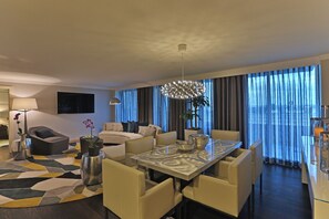 SuĆte, 1 quarto | Sala de jantar